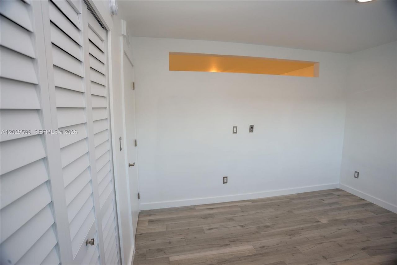 3755 NE 167th St , Unit 8, North Miami Beach, FL 33160 Photo