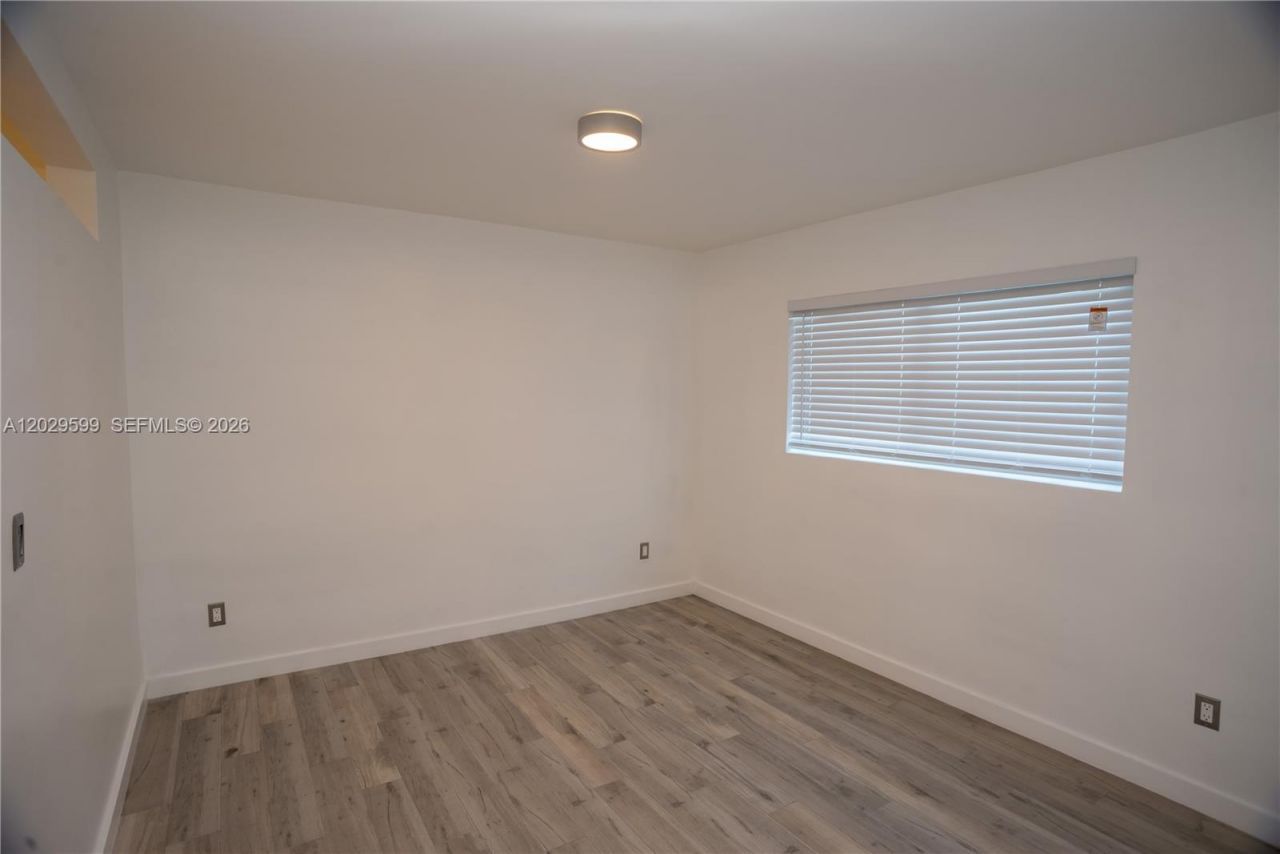 3755 NE 167th St , Unit 8, North Miami Beach, FL 33160 Photo