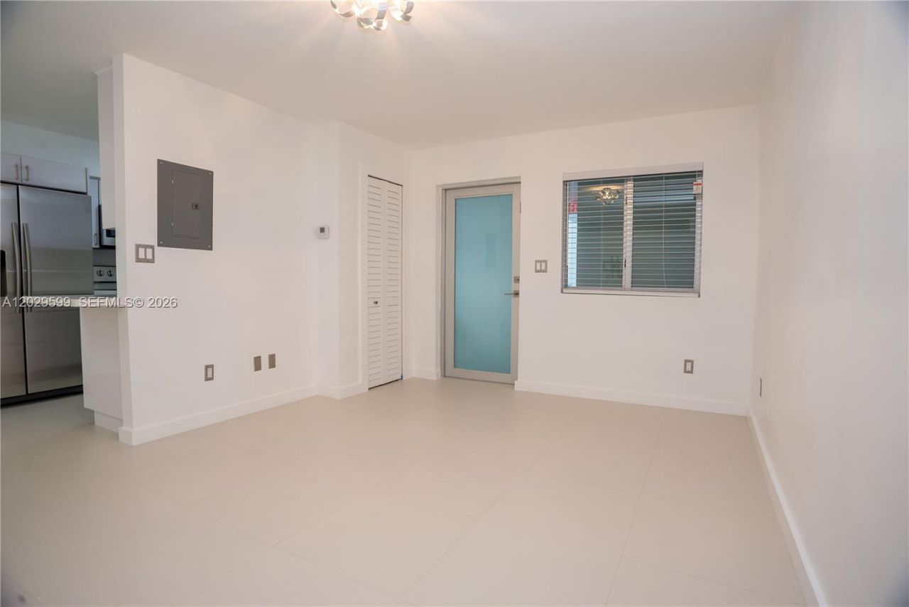 3755 NE 167th St , Unit 8, North Miami Beach, FL 33160 Photo