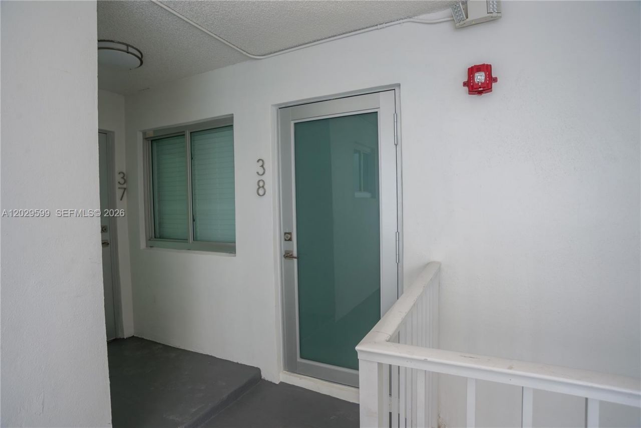 3755 NE 167th St , Unit 8, North Miami Beach, FL 33160 Photo
