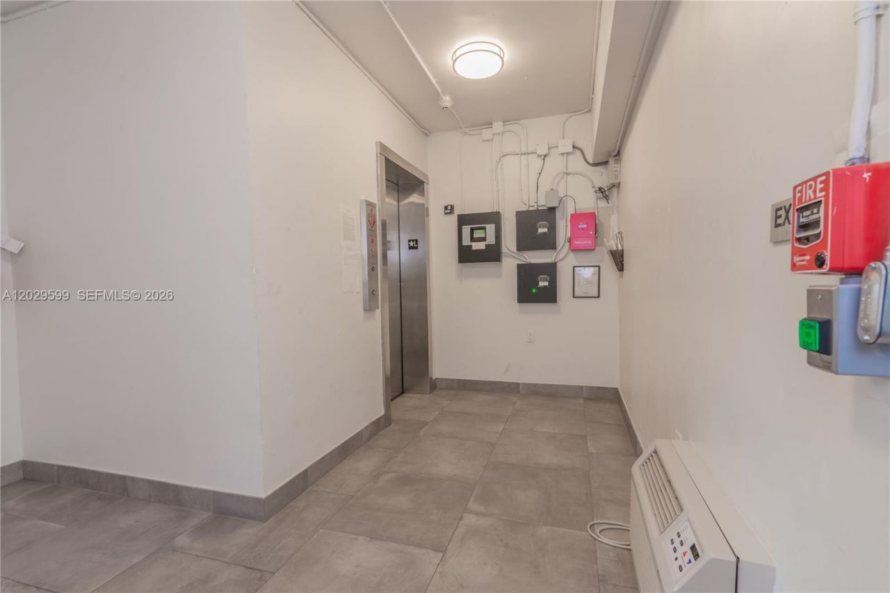 3755 NE 167th St , Unit 8, North Miami Beach, FL 33160 Photo
