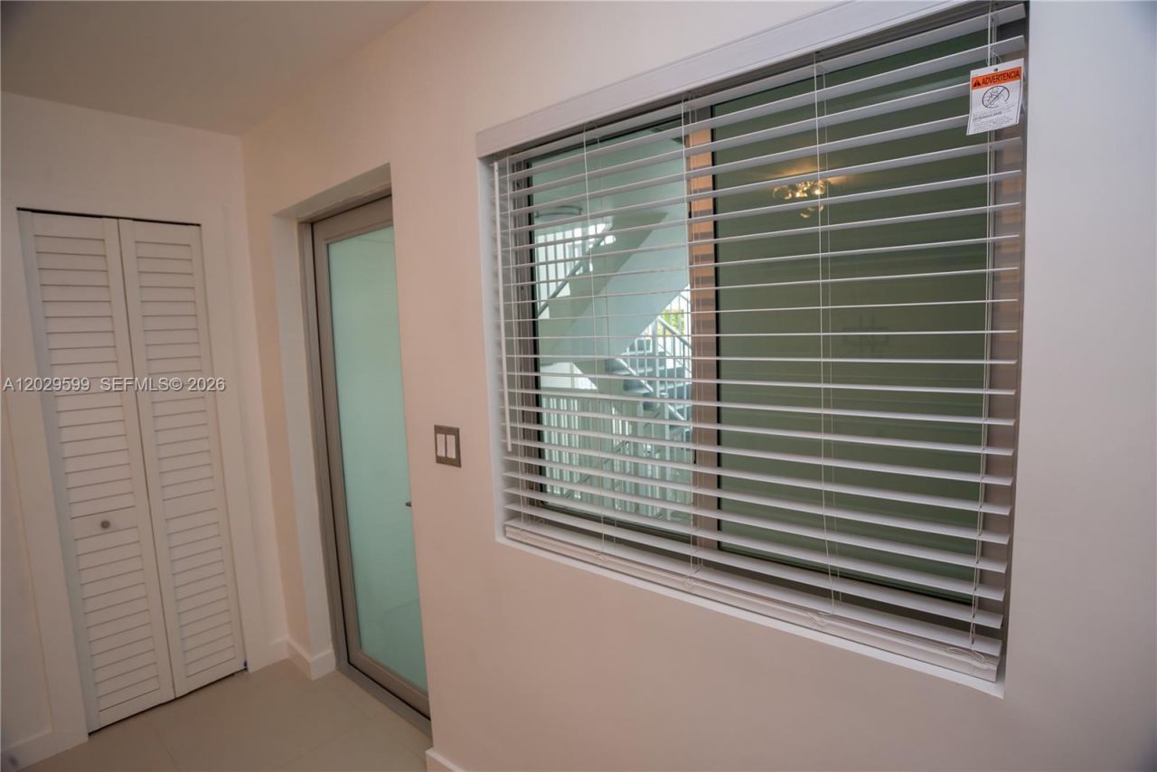 3755 NE 167th St , Unit 8, North Miami Beach, FL 33160 Photo