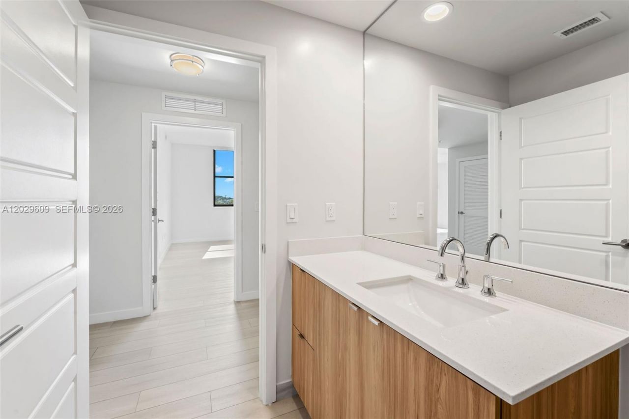 555 NE 8th St , Unit 0506, Fort Lauderdale, FL 33304 Photo