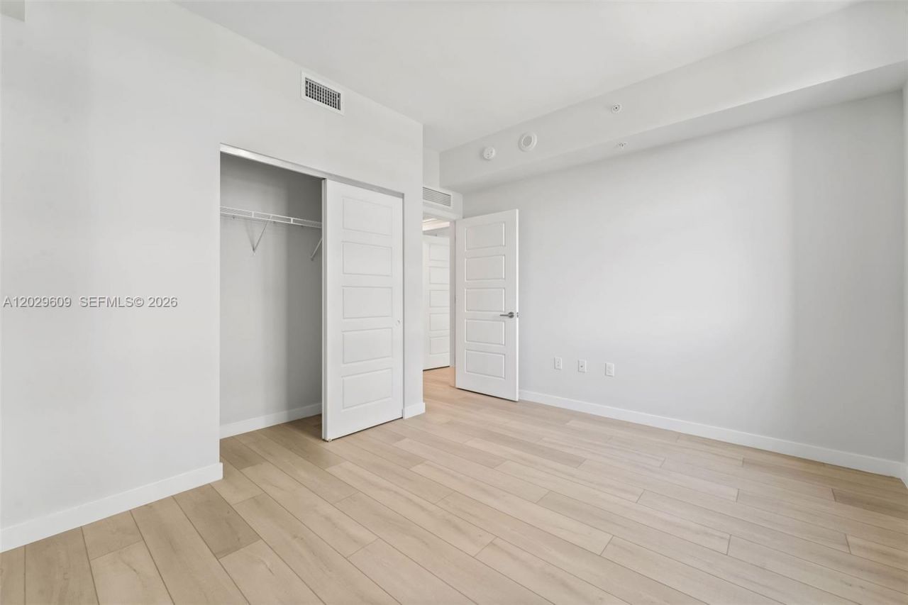 555 NE 8th St , Unit 0506, Fort Lauderdale, FL 33304 Photo