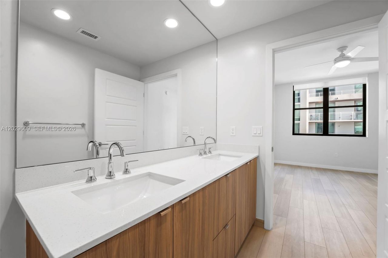 555 NE 8th St , Unit 0506, Fort Lauderdale, FL 33304 Photo