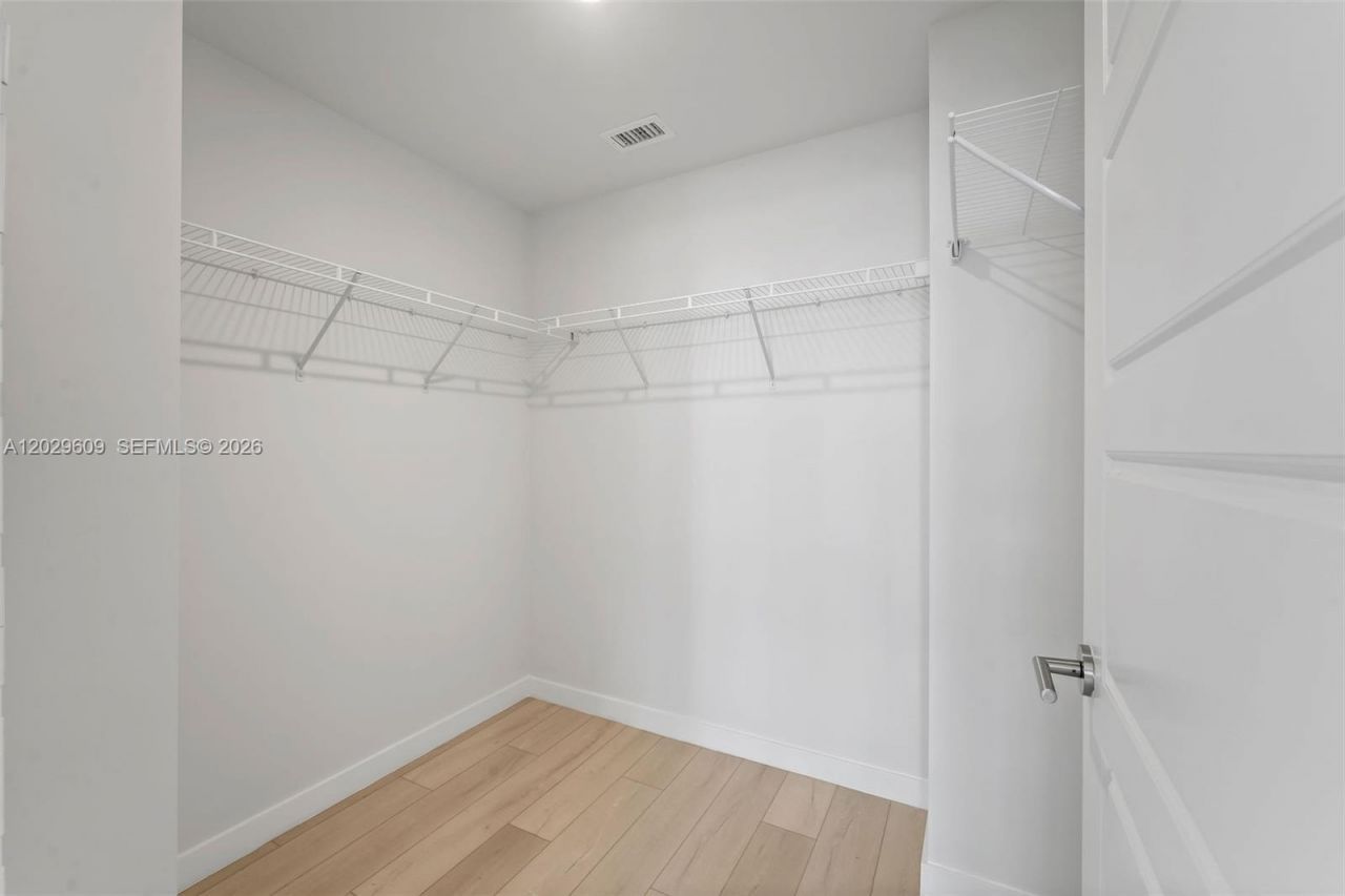 555 NE 8th St , Unit 0506, Fort Lauderdale, FL 33304 Photo