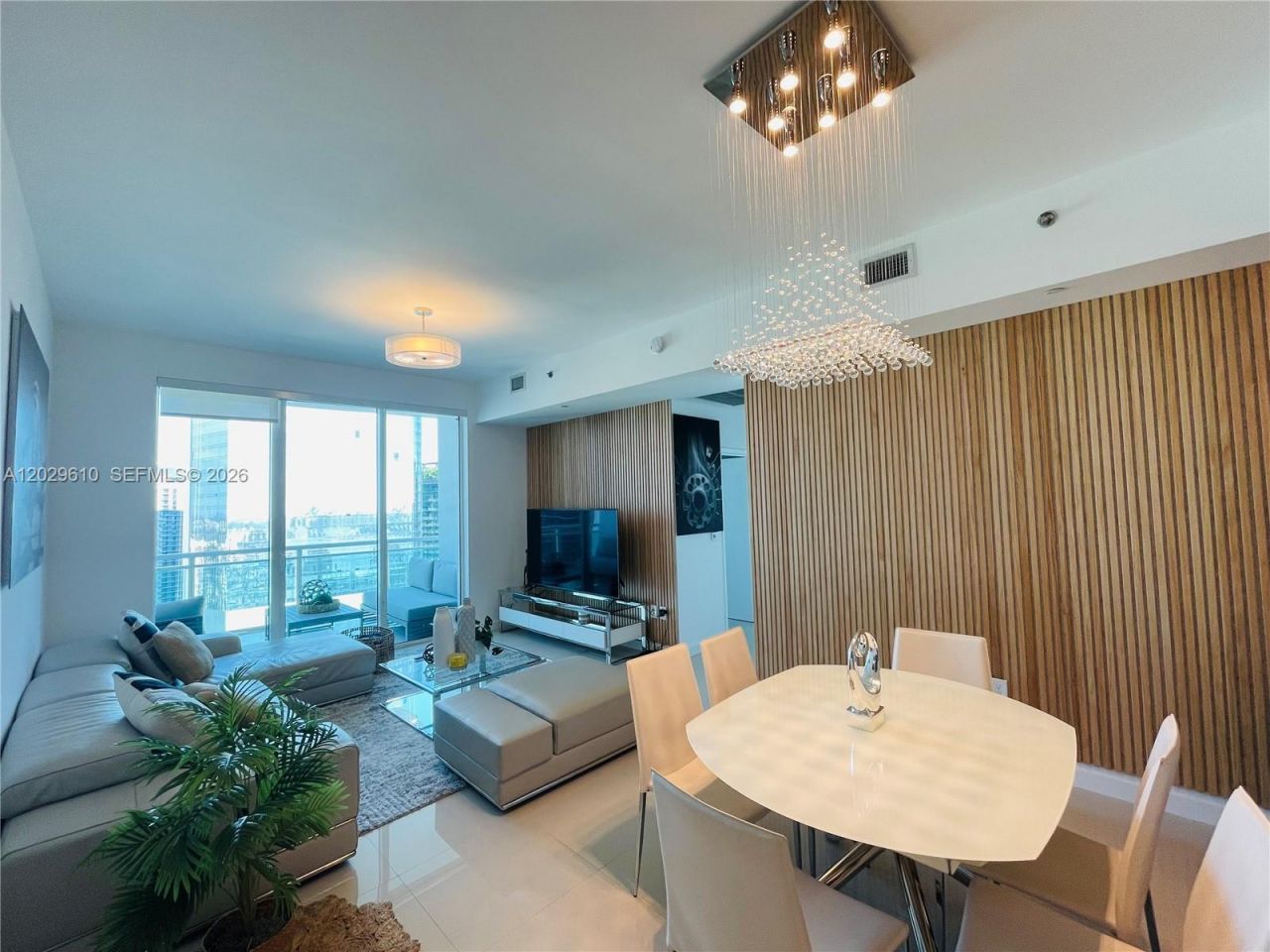 950 Brickell Bay Dr, Unit 4400, Miami, FL 33131 Photo