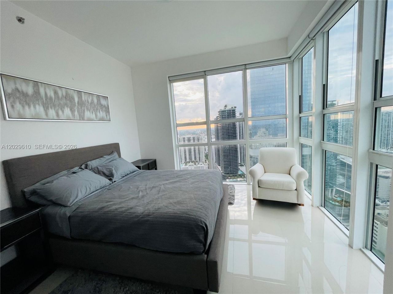 950 Brickell Bay Dr, Unit 4400, Miami, FL 33131 Photo