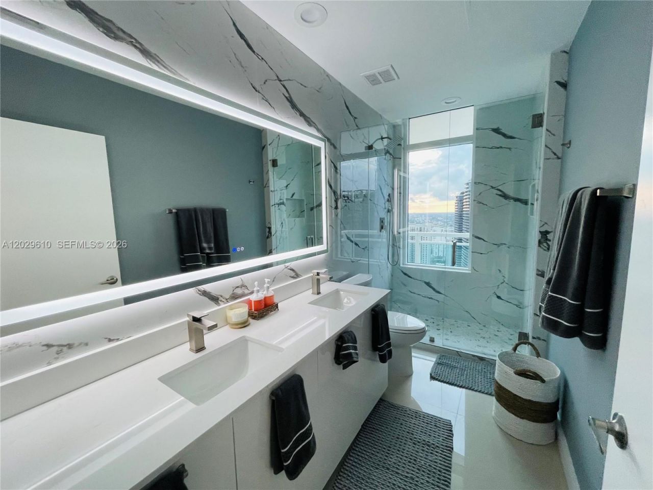 950 Brickell Bay Dr, Unit 4400, Miami, FL 33131 Photo