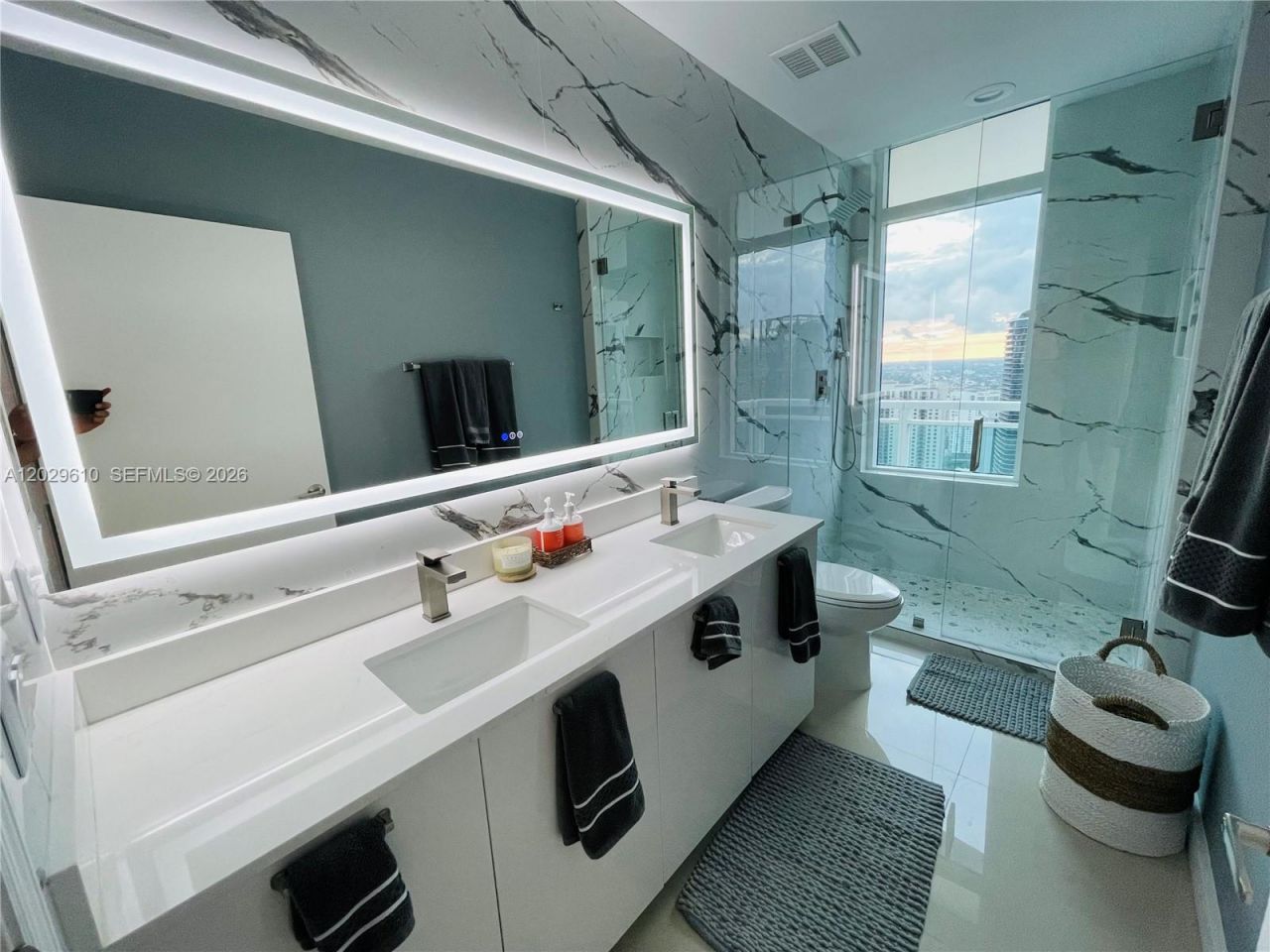 950 Brickell Bay Dr, Unit 4400, Miami, FL 33131 Photo