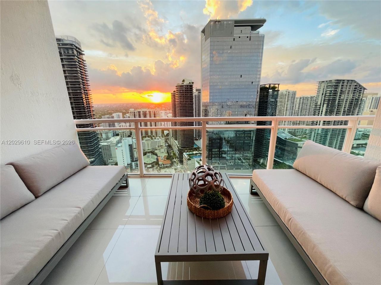 950 Brickell Bay Dr, Unit 4400, Miami, FL 33131 Photo
