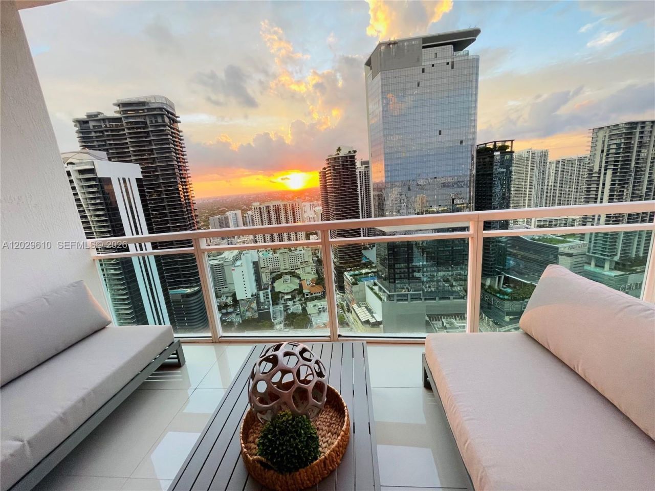 950 Brickell Bay Dr, Unit 4400, Miami, FL 33131 Photo