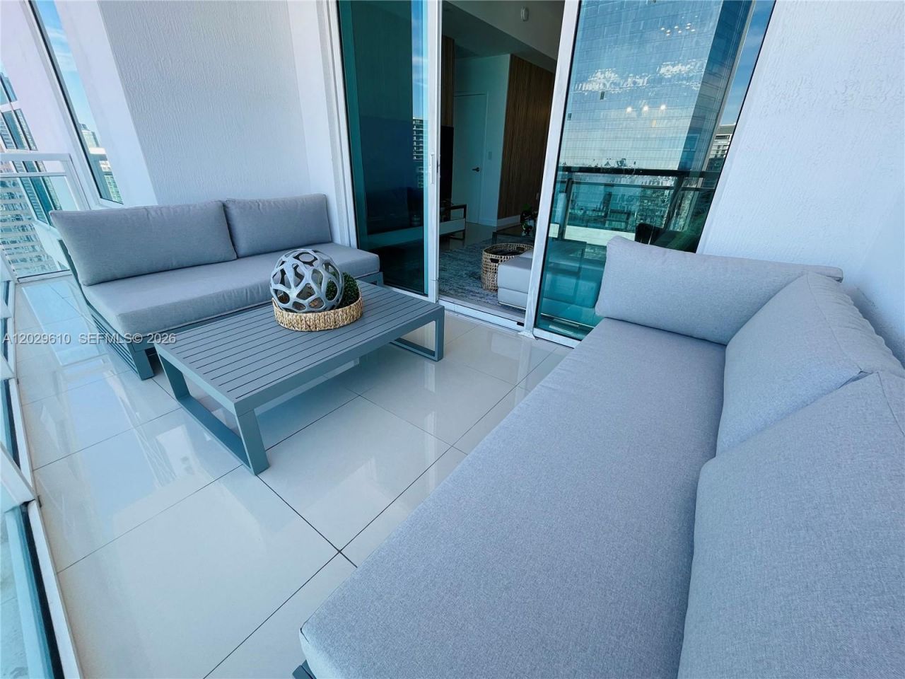 950 Brickell Bay Dr, Unit 4400, Miami, FL 33131 Photo