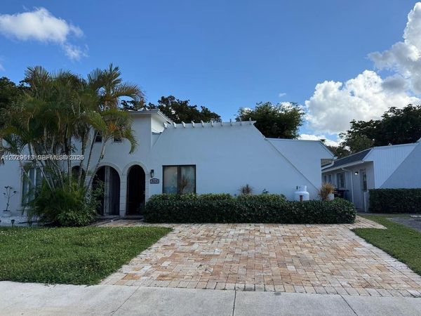 824 SW 12 Place, Fort Lauderdale, FL 33315
