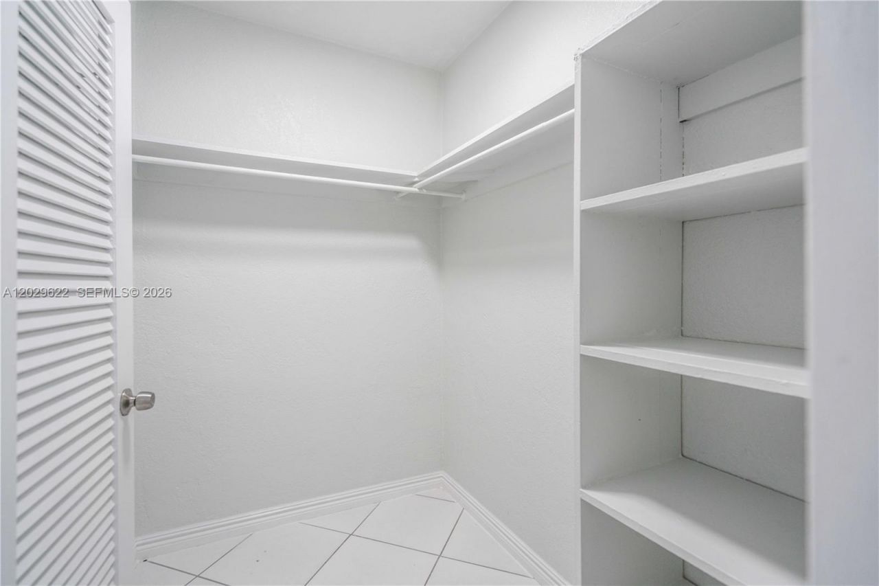 7640 Carlyle Ave, Unit 9B, Miami Beach, FL 33141 Photo