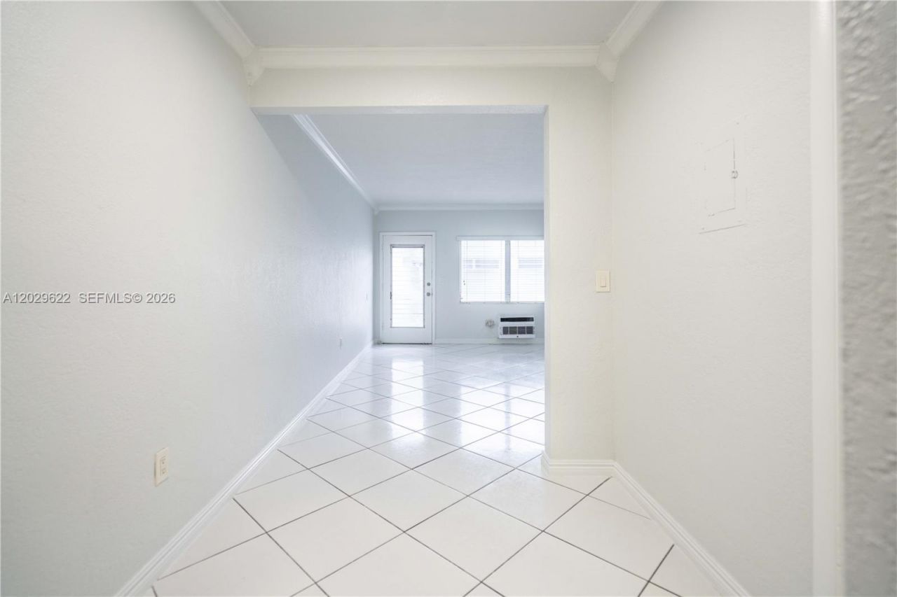 7640 Carlyle Ave, Unit 9B, Miami Beach, FL 33141 Photo