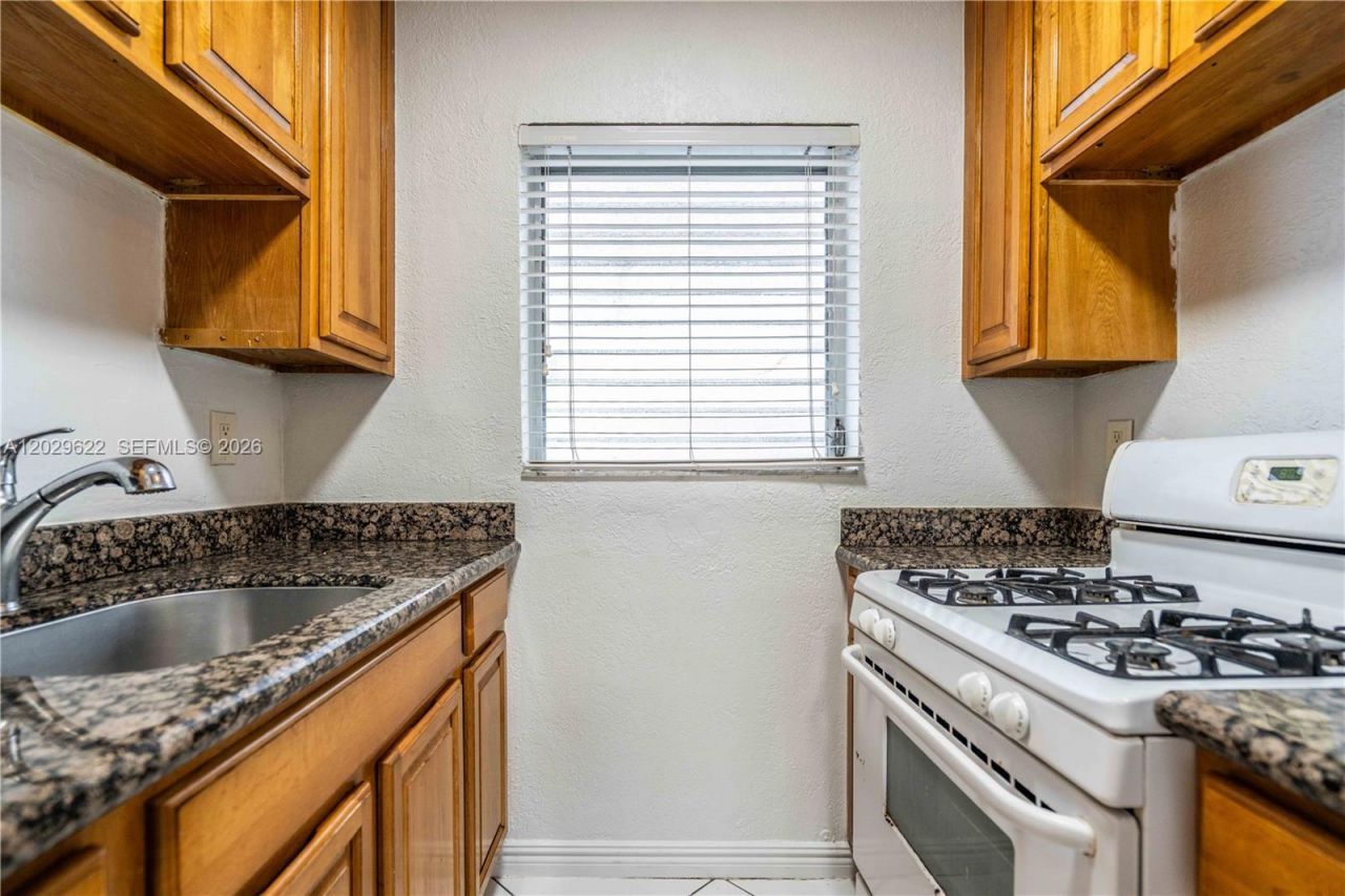 7640 Carlyle Ave, Unit 9B, Miami Beach, FL 33141 Photo