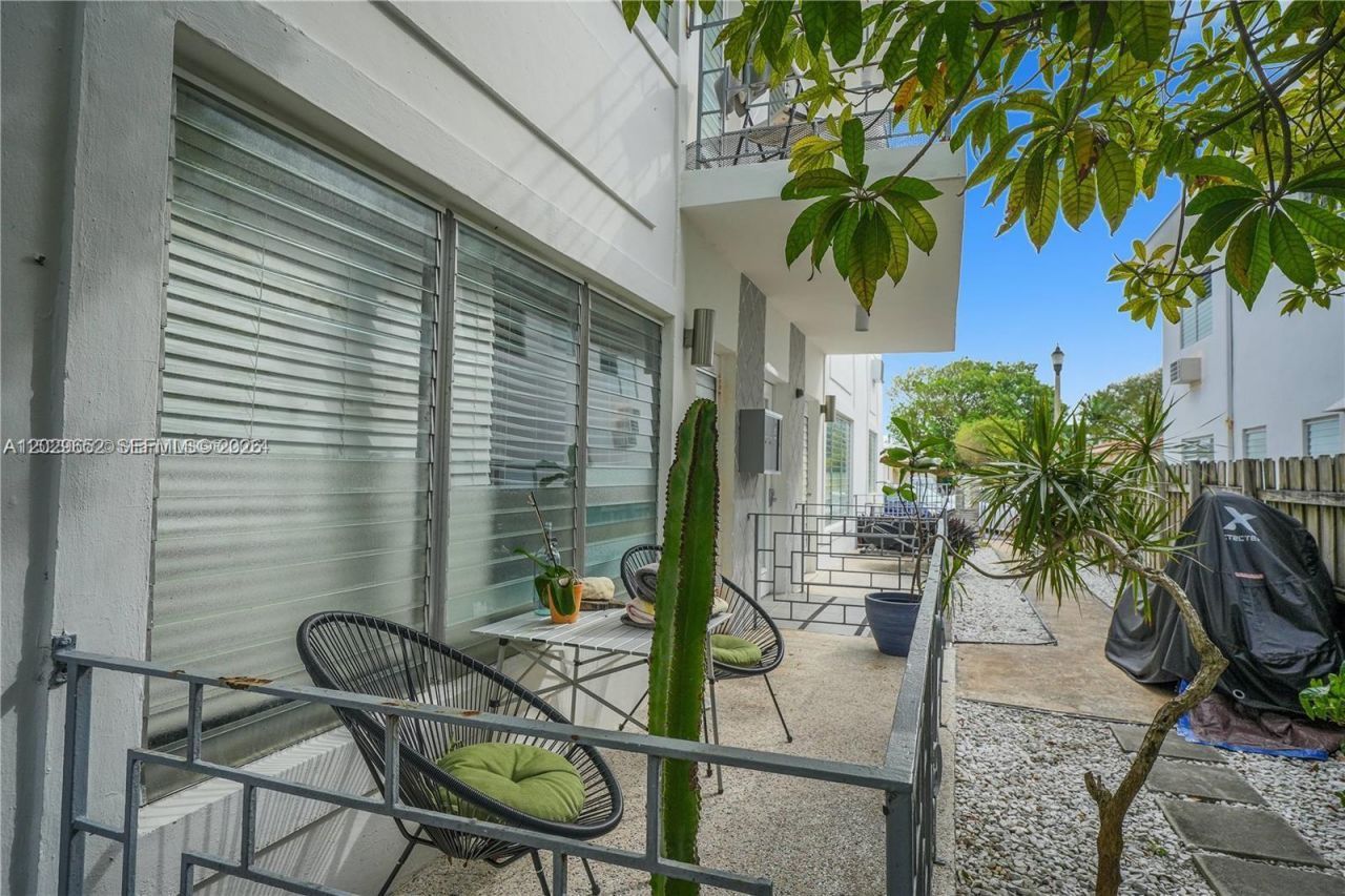 855 80th St, Unit 4, Miami Beach, FL 33141 Photo
