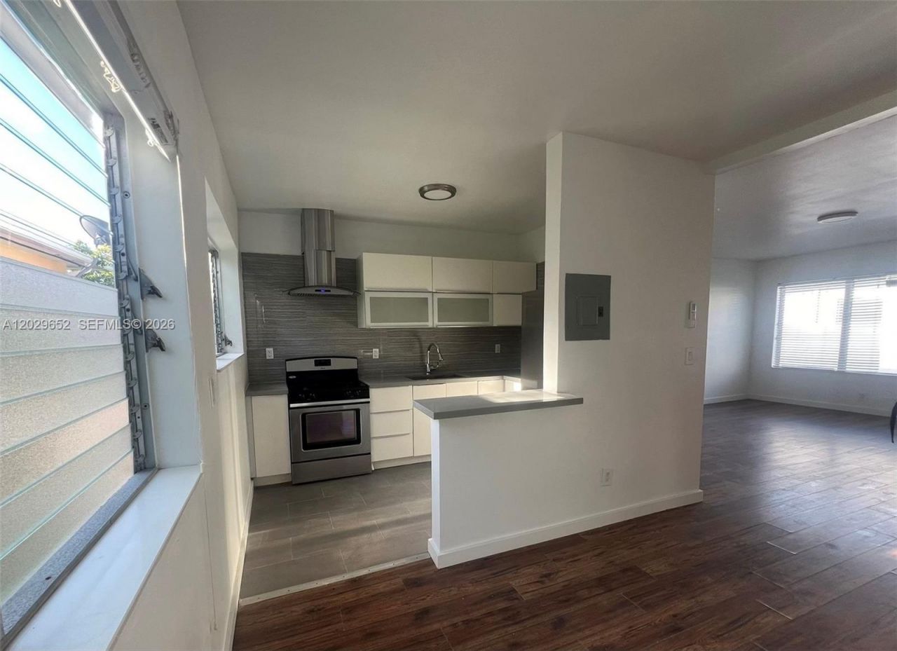 855 80th St, Unit 4, Miami Beach, FL 33141 Photo