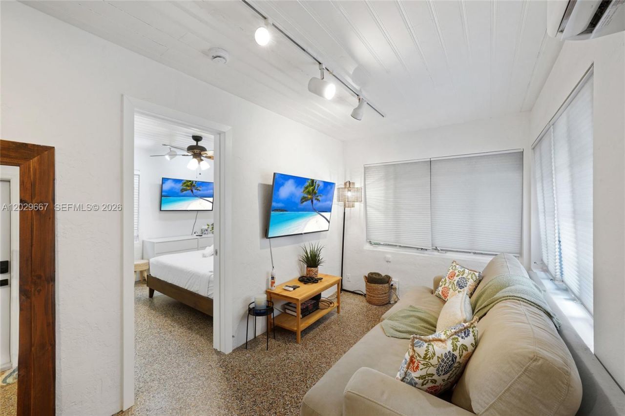 725 SW 2nd Ct, Unit 2, Fort Lauderdale, FL 33312 Photo