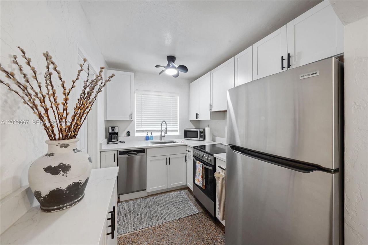 725 SW 2nd Ct, Unit 2, Fort Lauderdale, FL 33312 Photo