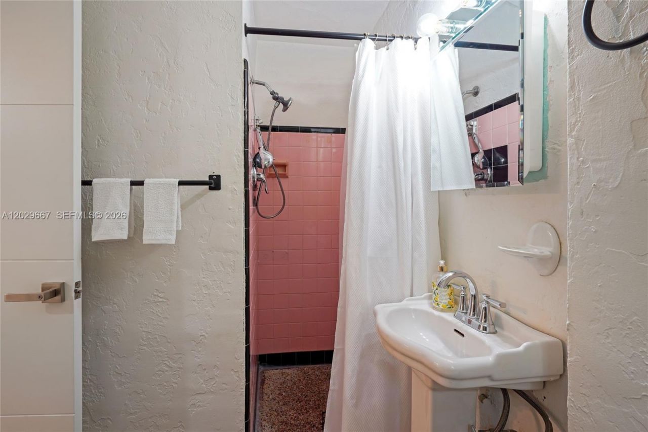725 SW 2nd Ct, Unit 2, Fort Lauderdale, FL 33312 Photo