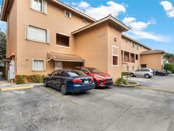 8185 NW 8th St , Unit F5, Miami, FL 33126