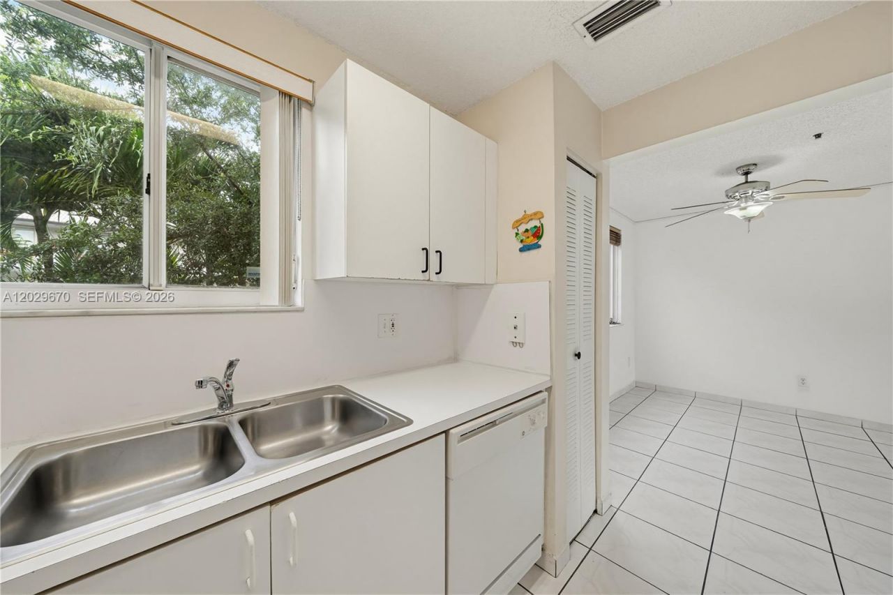 8185 NW 8th St , Unit F5, Miami, FL 33126 Photo