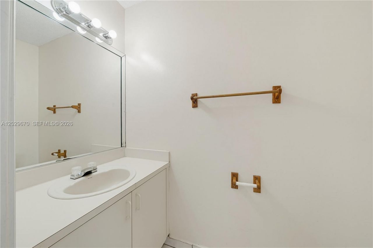 8185 NW 8th St , Unit F5, Miami, FL 33126 Photo
