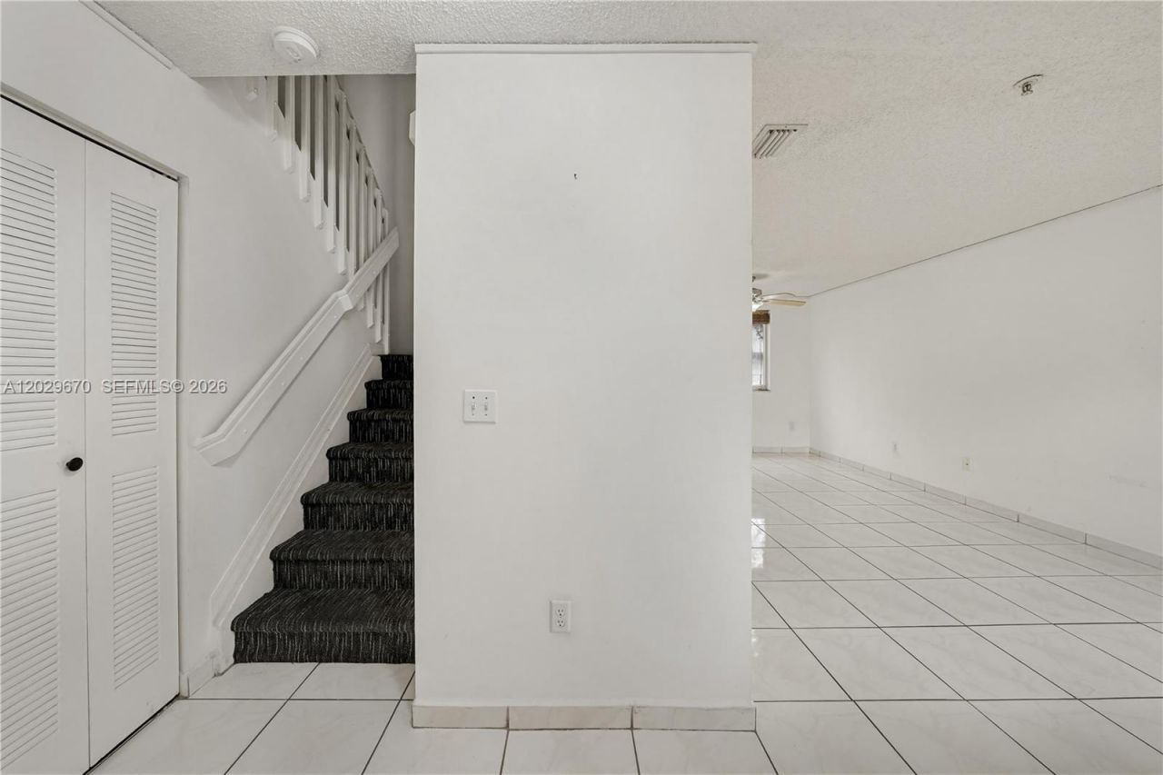 8185 NW 8th St , Unit F5, Miami, FL 33126 Photo
