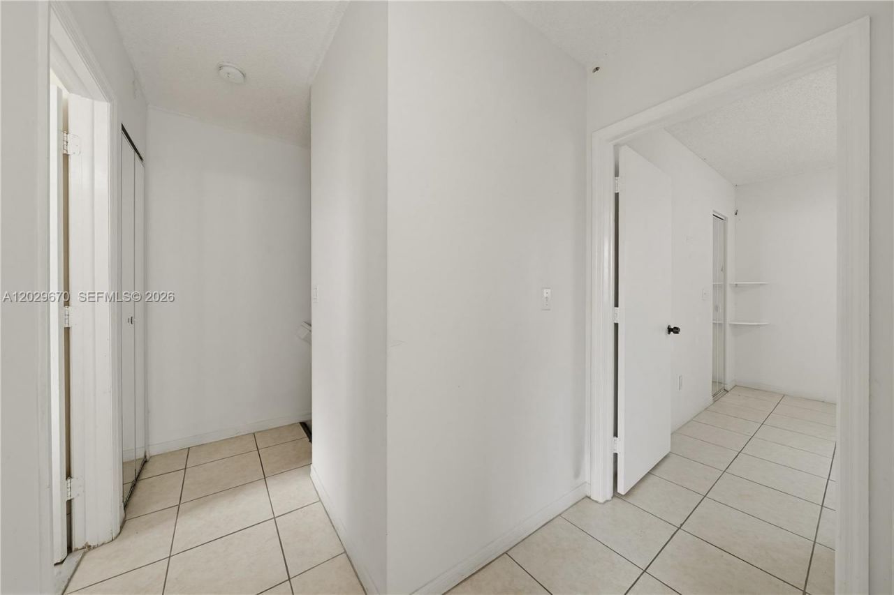 8185 NW 8th St , Unit F5, Miami, FL 33126 Photo