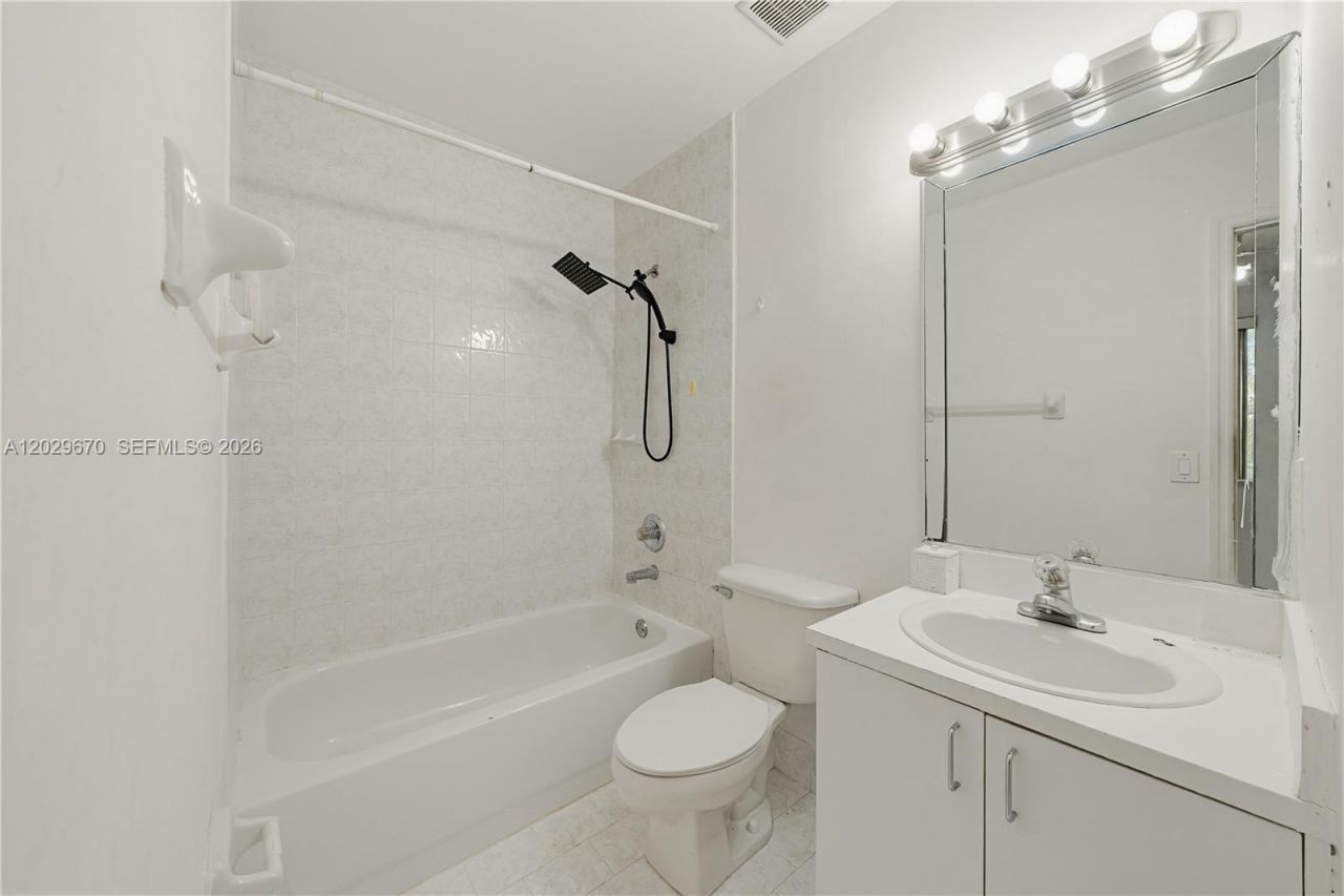 8185 NW 8th St , Unit F5, Miami, FL 33126 Photo