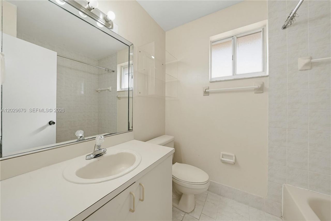 8185 NW 8th St , Unit F5, Miami, FL 33126 Photo