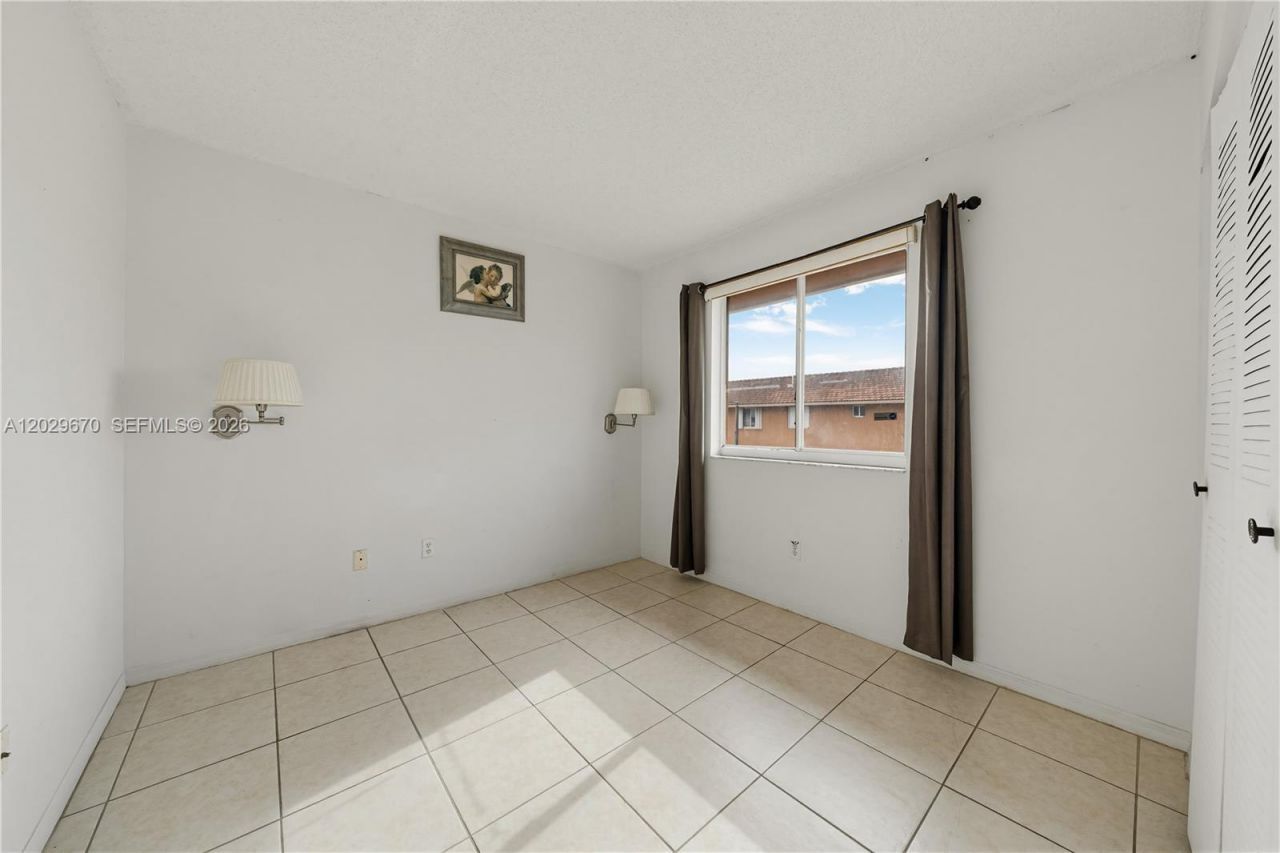 8185 NW 8th St , Unit F5, Miami, FL 33126 Photo