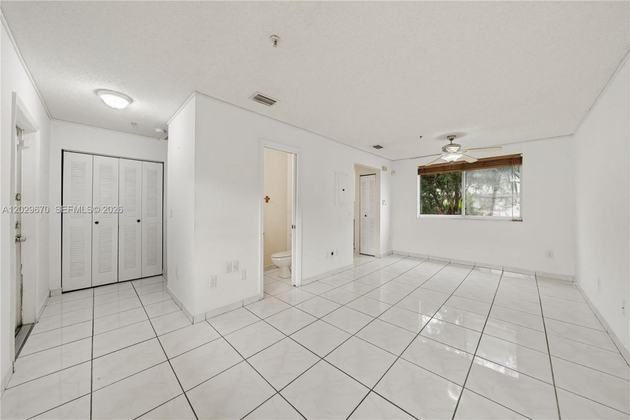 8185 NW 8th St , Unit F5, Miami, FL 33126 Photo