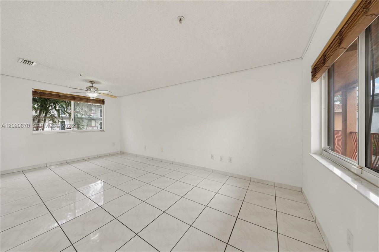 8185 NW 8th St , Unit F5, Miami, FL 33126 Photo