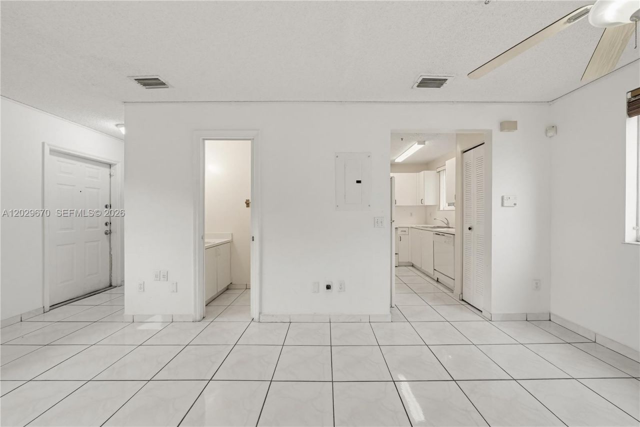 8185 NW 8th St , Unit F5, Miami, FL 33126 Photo