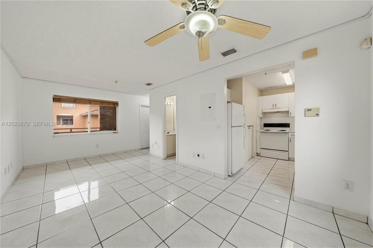 8185 NW 8th St , Unit F5, Miami, FL 33126 Photo