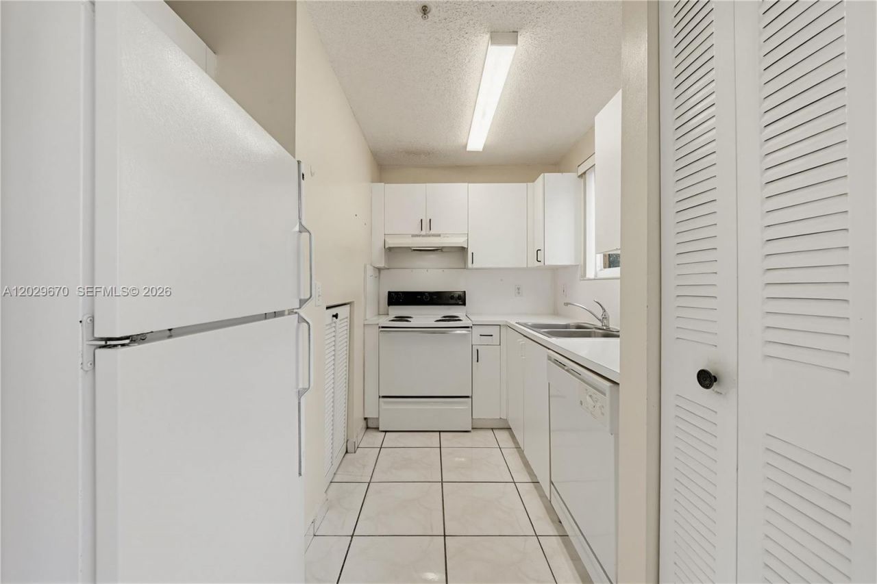 8185 NW 8th St , Unit F5, Miami, FL 33126 Photo