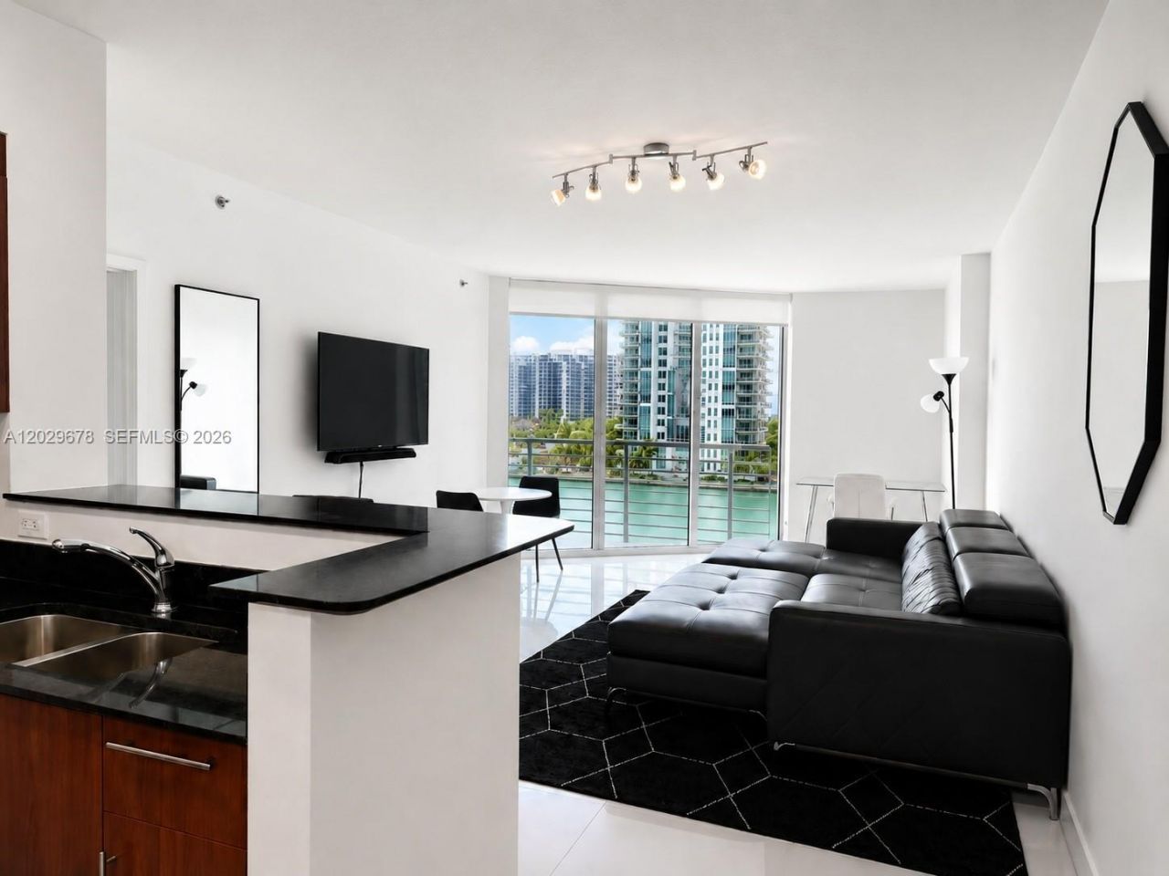325 S Biscayne Blvd , Unit 717, Miami, FL 33131 Photo