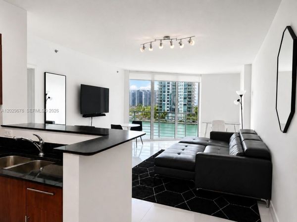 325 S Biscayne Blvd , Unit 717, Miami, FL 33131