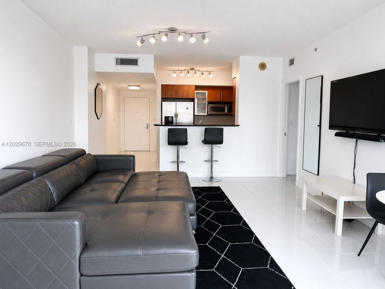 325 S Biscayne Blvd , Unit 717, Miami, FL 33131 Photo