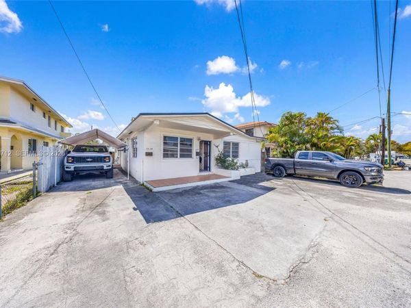 3532 NW 4th Ter , Miami, FL 33125