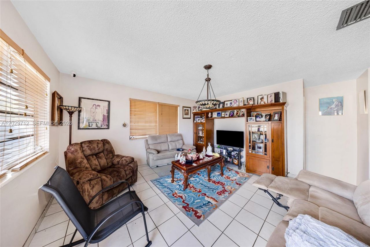3532 NW 4th Ter , Miami, FL 33125 Photo