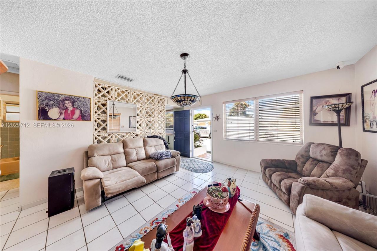 3532 NW 4th Ter , Miami, FL 33125 Photo
