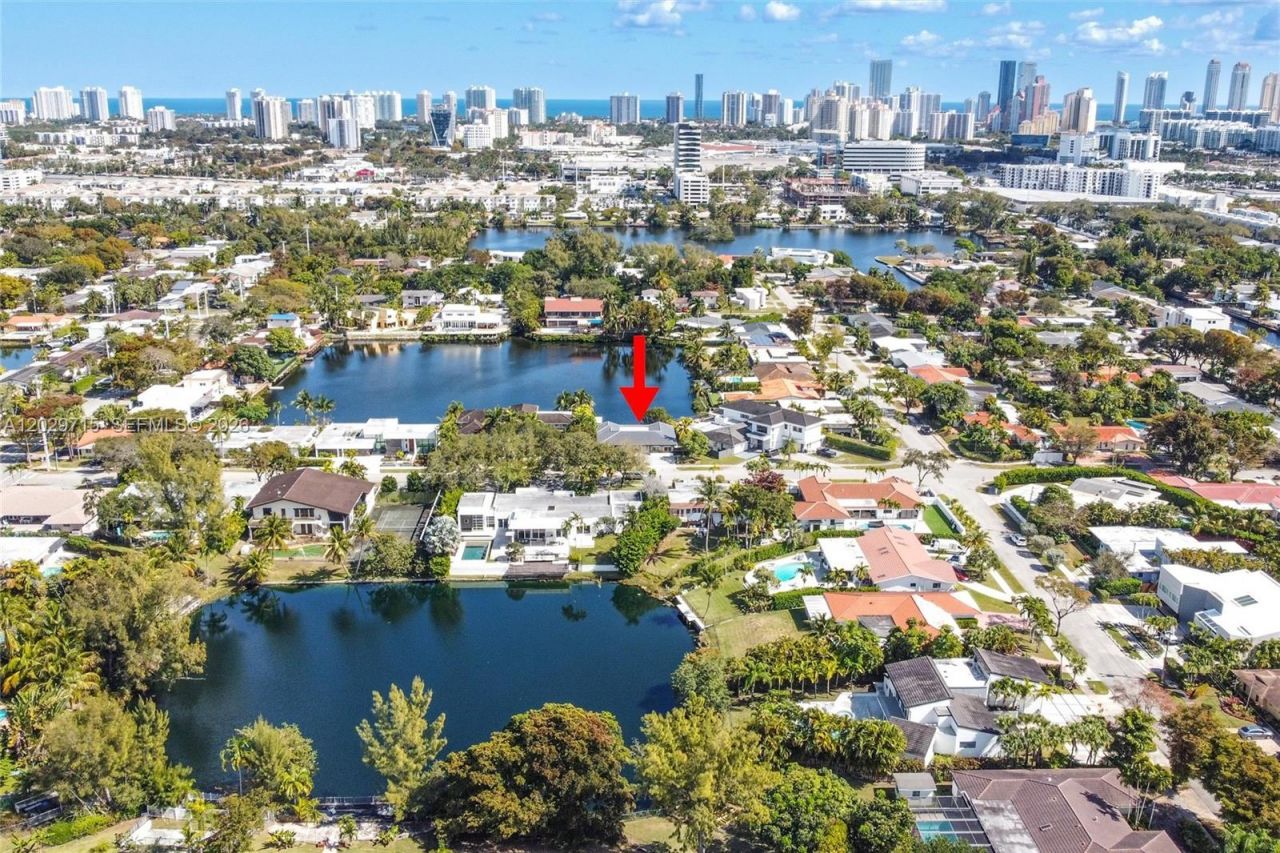 19721 NE 23rd Ave , Unit 19721, Miami, FL 33180 Photo
