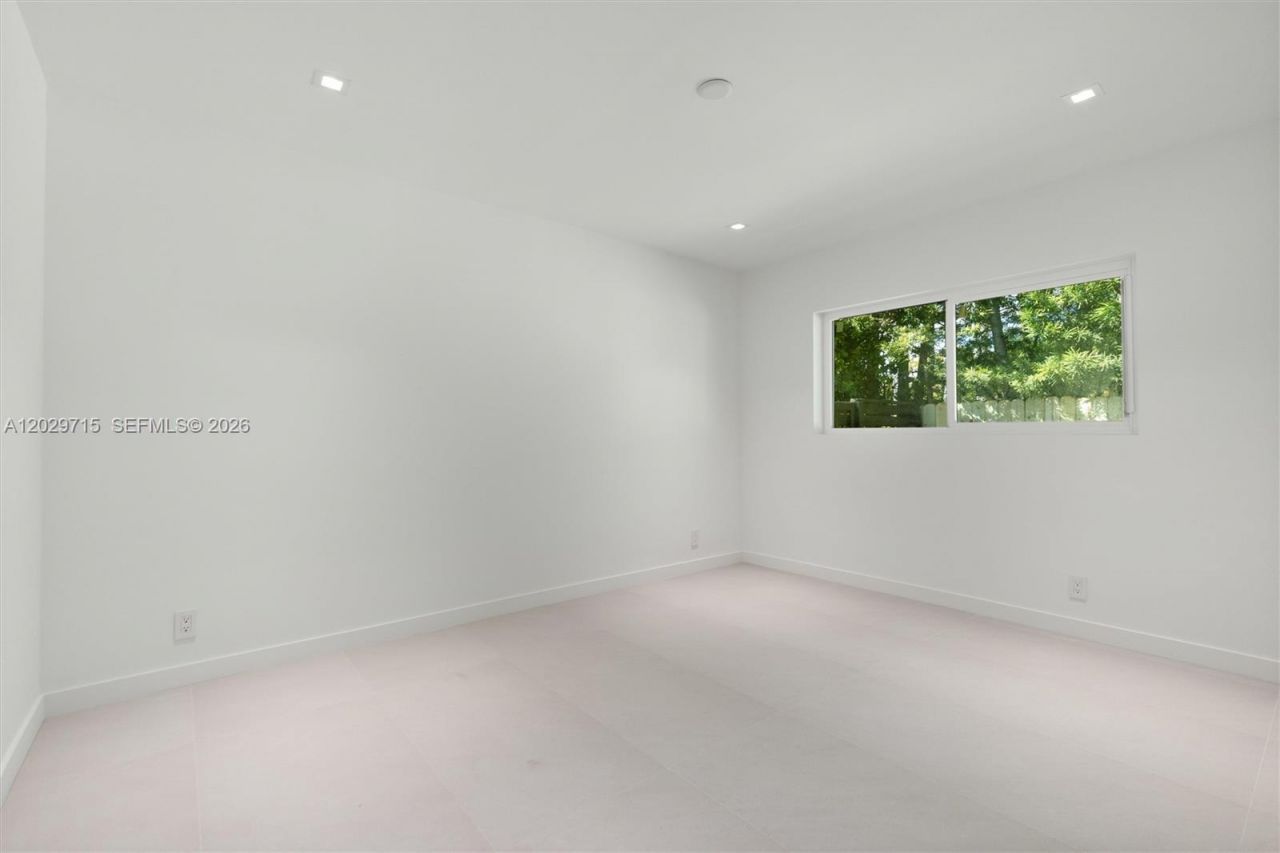 19721 NE 23rd Ave , Unit 19721, Miami, FL 33180 Photo