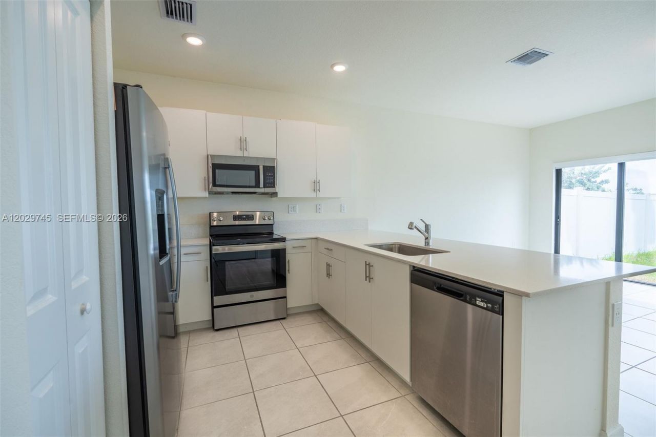 3448 W 114th Ter, Unit ., Hialeah, FL 33018 Photo