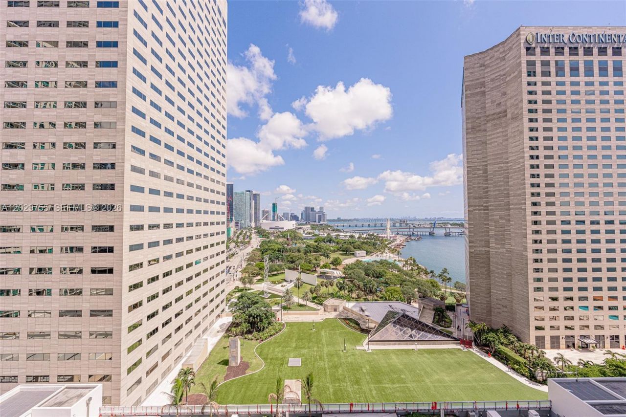 325 S Biscayne Blvd , Unit 2020, Miami, FL 33131 Photo