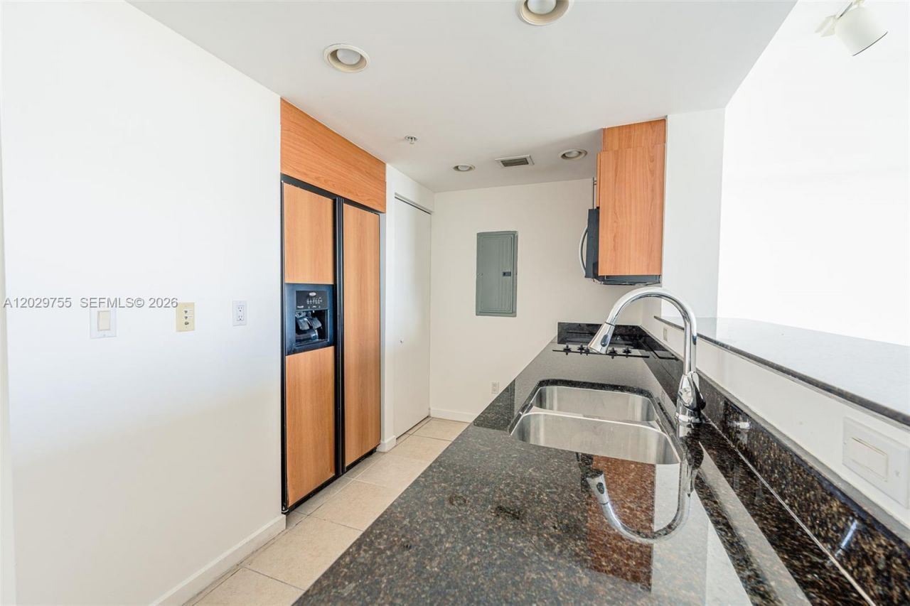 325 S Biscayne Blvd , Unit 2020, Miami, FL 33131 Photo